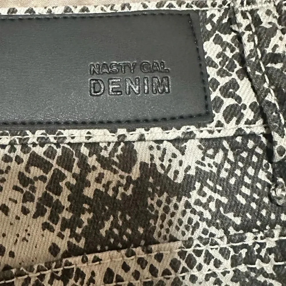 NWT- Nasty Gal Grey Snake Print Denim Straight Leg. US size 4. - Picture 7 of 13